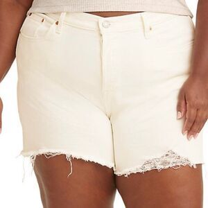 Levi’s Whiteboard Frayed-Hem 501
Denim Shorts - Women & Plus